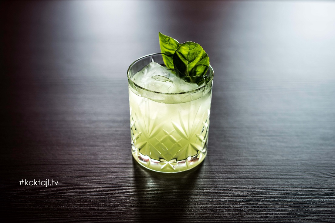 Gin Basil Smash bazyliowy drink z ginem SMAK OGRÓDKA Koktajl.TV