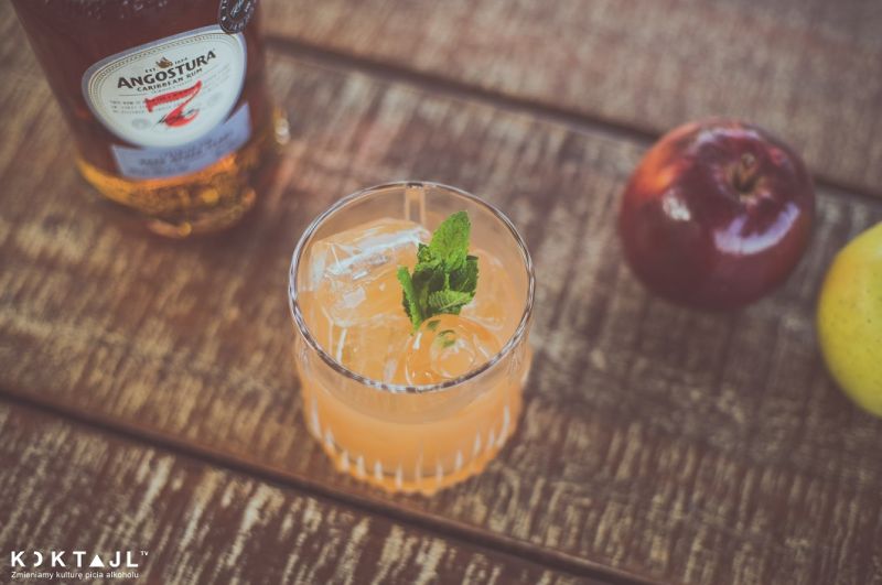 Treacle - półwytrawny drink z ciemnym rumem i sokiem jabłkowym! 