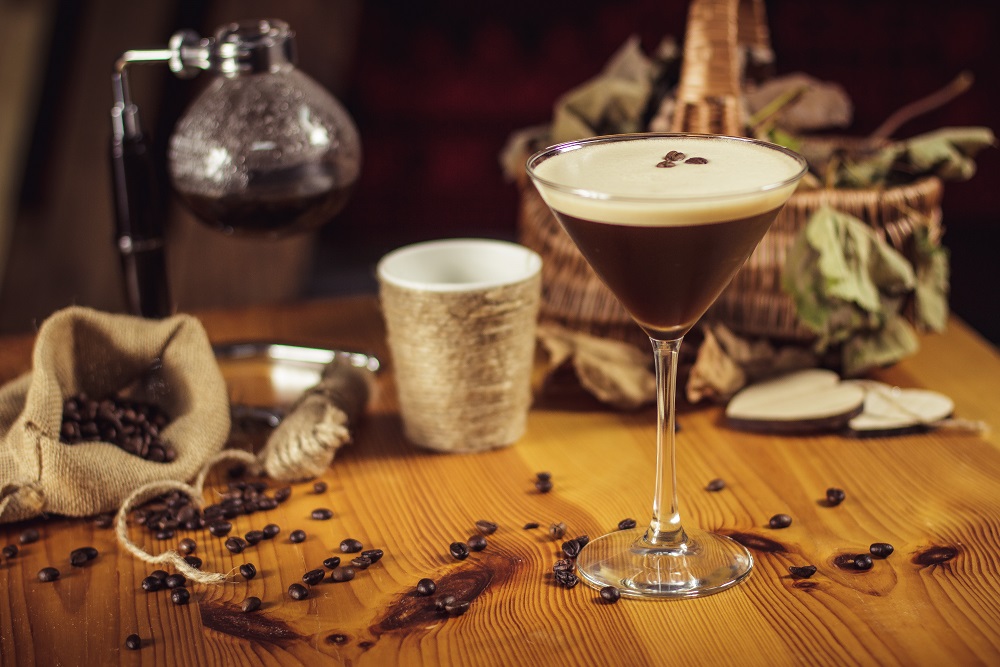 Brandy Coffee Martini - pobudzający, deserowy drink z kawą.