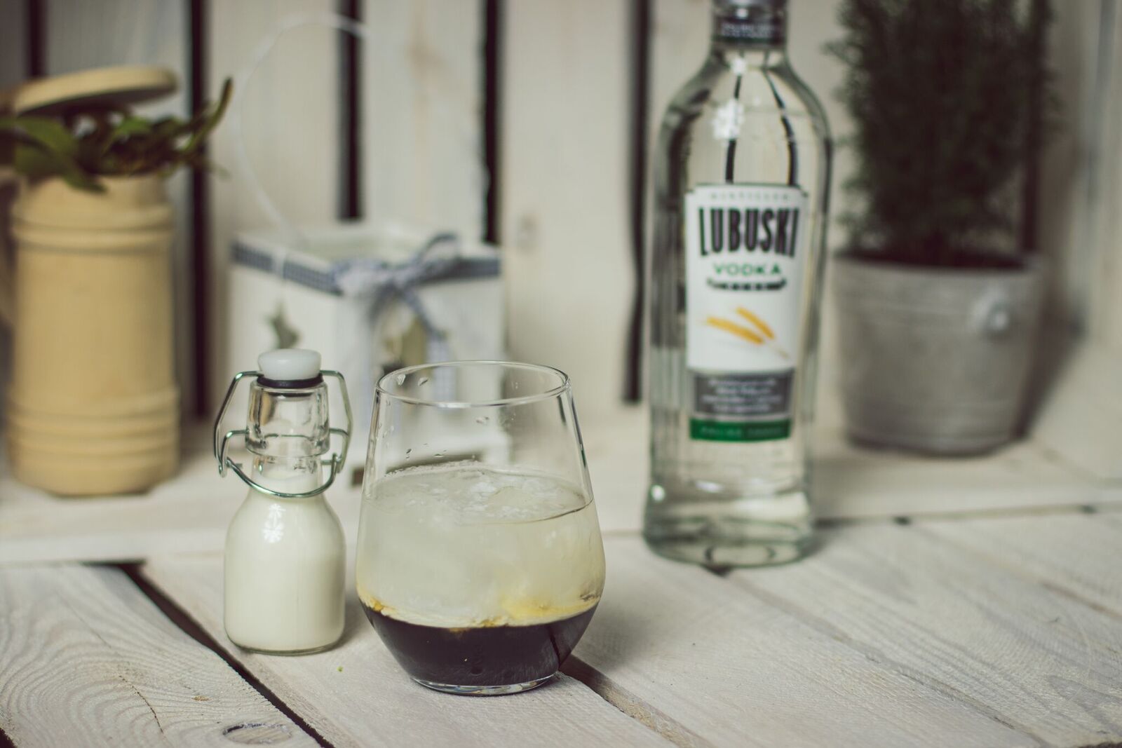 WHITE RUSSIAN - deserowy koktajl z wódką i likierem kawowym