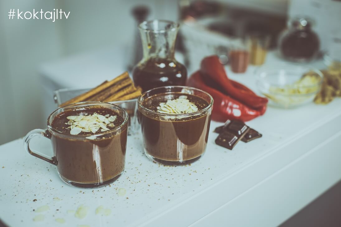 Przepis na rozgrzewającą gorącą czekoladę FIT z chili! 