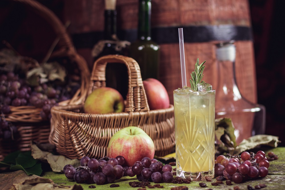 Whisky Apple Fizz - drink z whisky, jabłkami i cynamonem! 