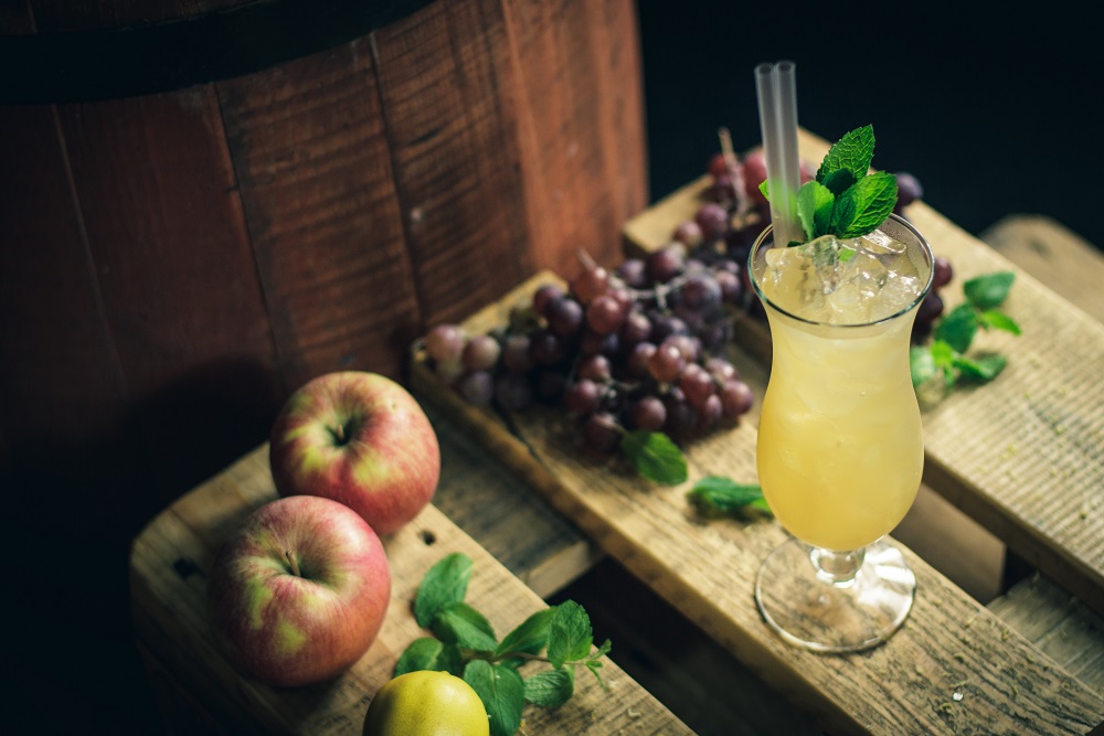 Jabłkowa rozkosz - jabłkowy drink z wódką i lemoniadą.