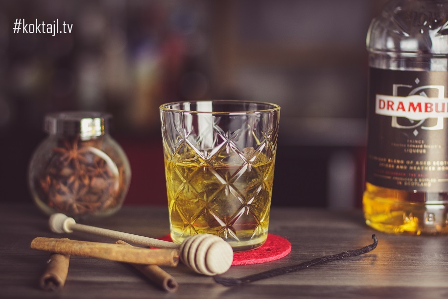 Rusty Nail. Klasyczny drink z whisky i Drambuie.