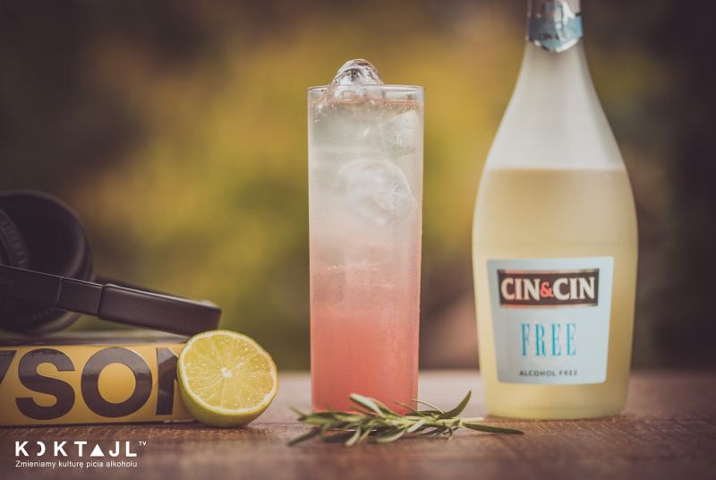 Shirley Temple – bezalkoholowy drink z musującym winem bezalkoholowym