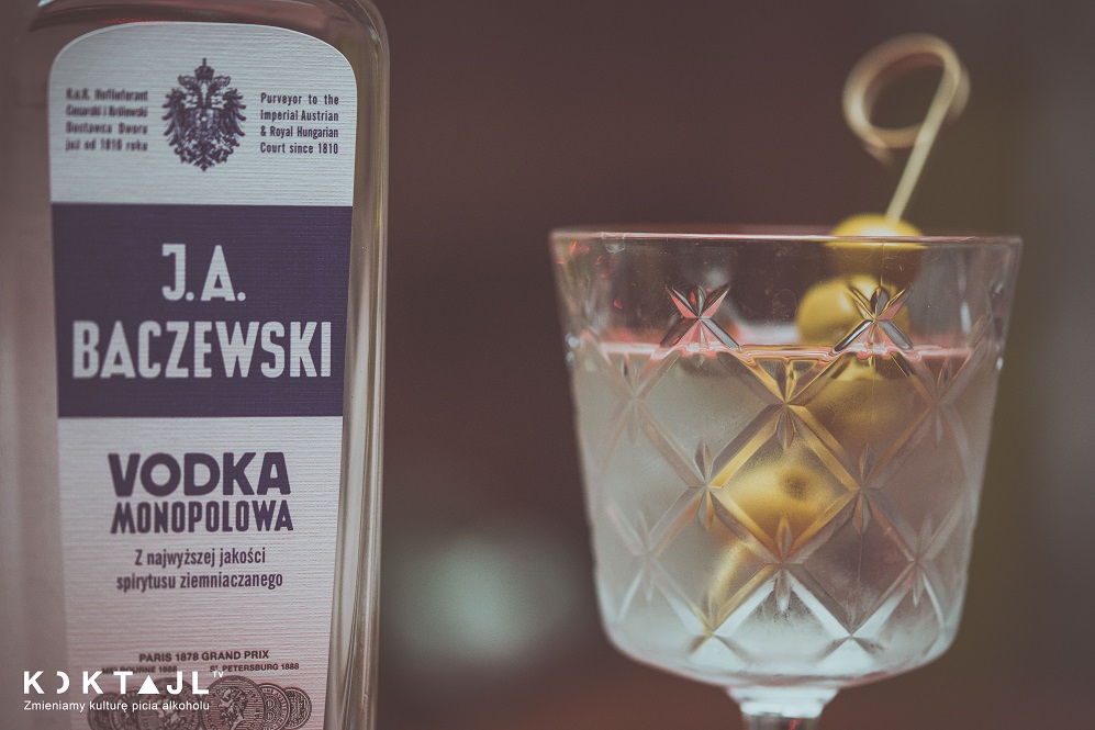 Wódka Martini przepis na klasyczny i mocny drink z wódką Koktajl.TV